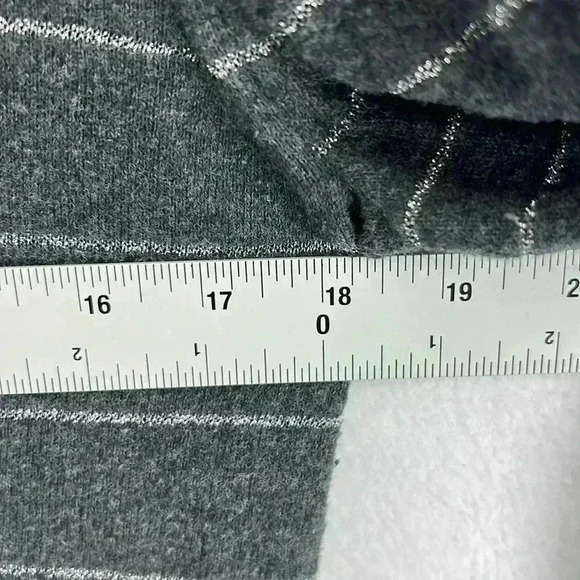 American Eagle Women’s Cardigan Sweater Size L Gray/Silver Stripe V-Neck Button - Picture 8 of 9